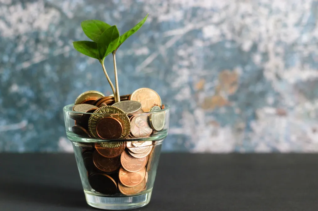 Eight Ways to Be Smart with Money in Your 20s: Financial Guide